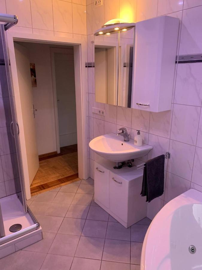 Mainpark Apartment 4 Schlafzimmer Bis Zu 10 Personen Direkt Ueber Aschaffapartment Bei Aschaffenburg Mainaschaff Εξωτερικό φωτογραφία